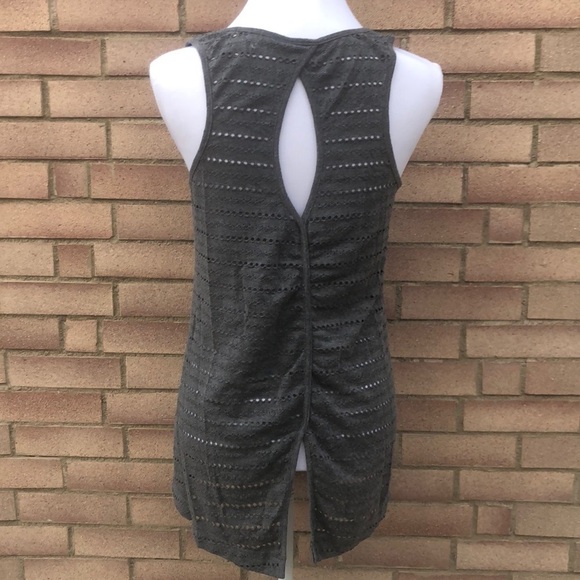 Keyhole tank top Size Small - Picture 5 of 10